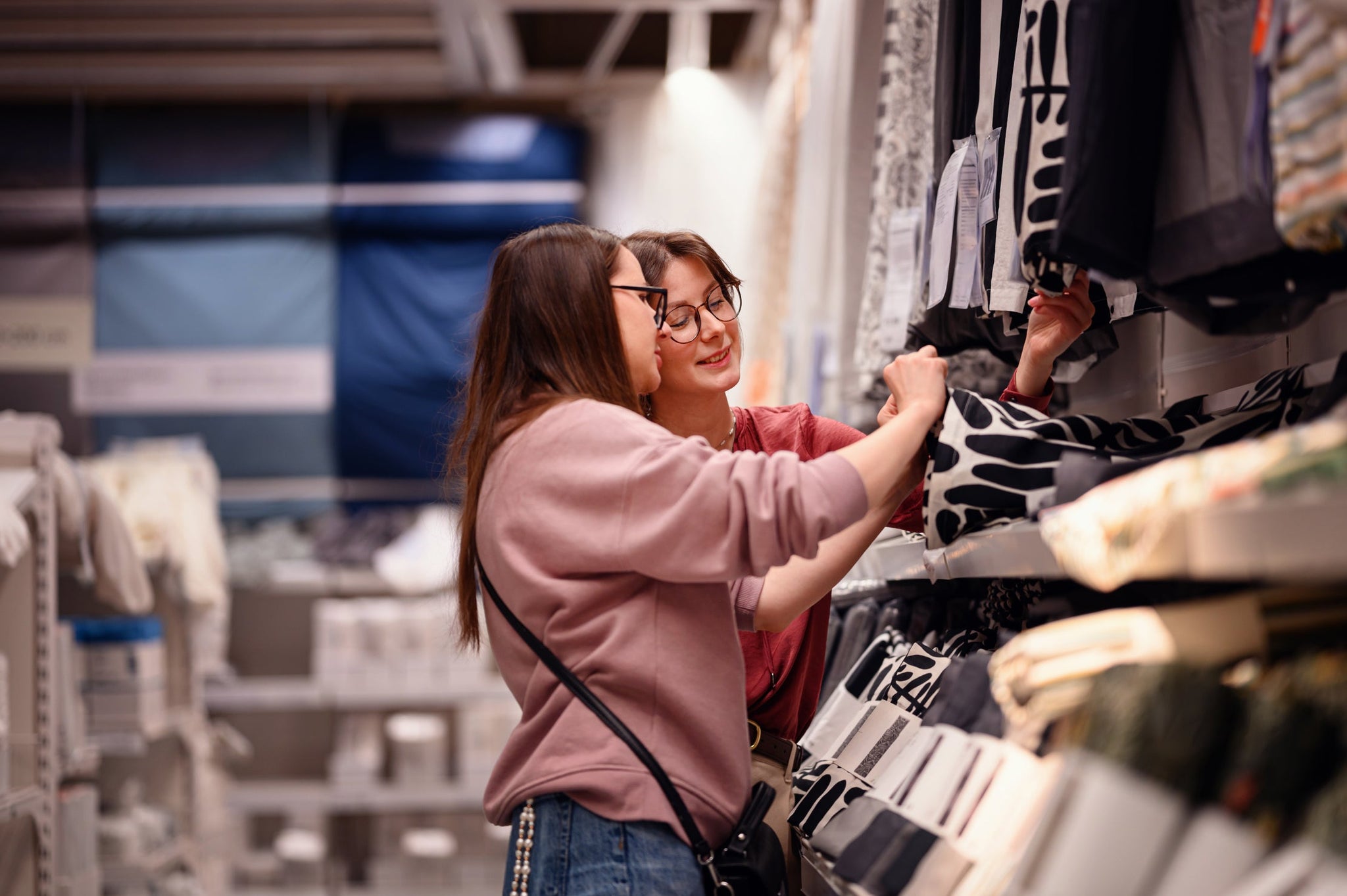 When Is the Best Time to Buy a Bed at Local Stores?